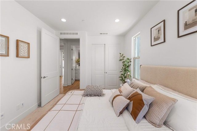 168 Somera, Irvine, CA 92602