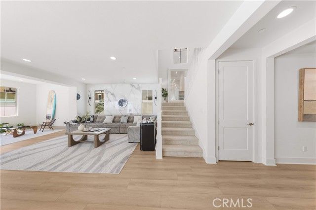 168 Somera, Irvine, CA 92602