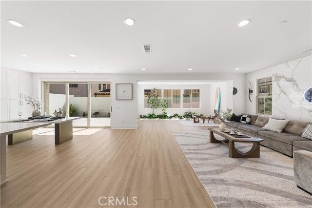 168 Somera, Irvine, CA 92602