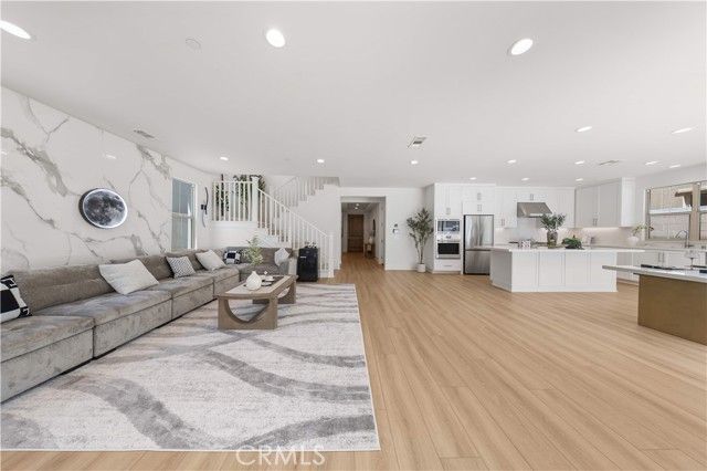 168 Somera, Irvine, CA 92602