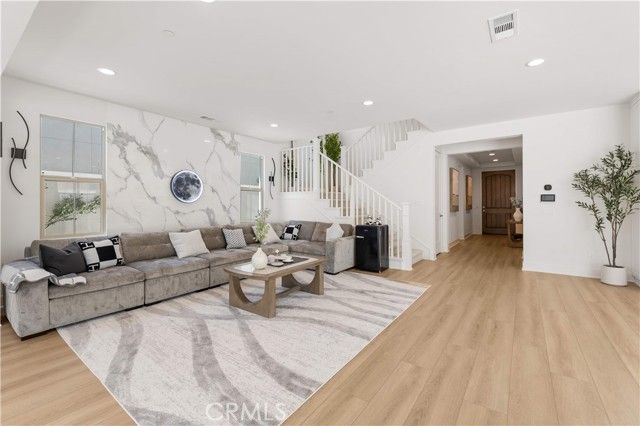 168 Somera, Irvine, CA 92602