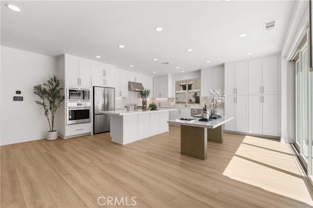 168 Somera, Irvine, CA 92602