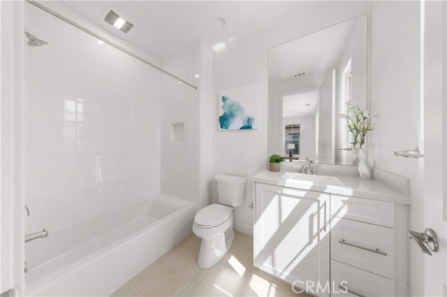 168 Somera, Irvine, CA 92602