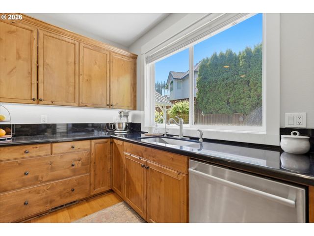 11037 Se RIMROCK Dr, Happy Valley, OR 97086