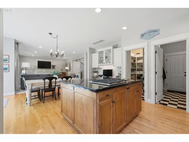 11037 Se RIMROCK Dr, Happy Valley, OR 97086