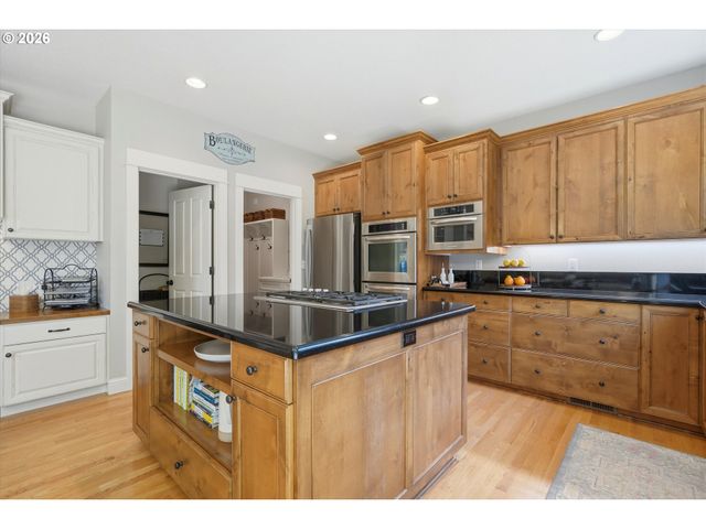 11037 Se RIMROCK Dr, Happy Valley, OR 97086