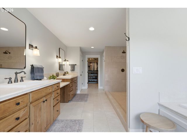 11037 Se RIMROCK Dr, Happy Valley, OR 97086
