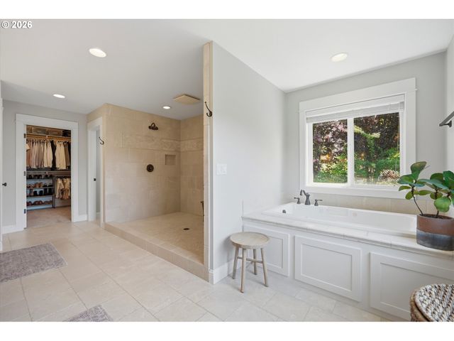 11037 Se RIMROCK Dr, Happy Valley, OR 97086