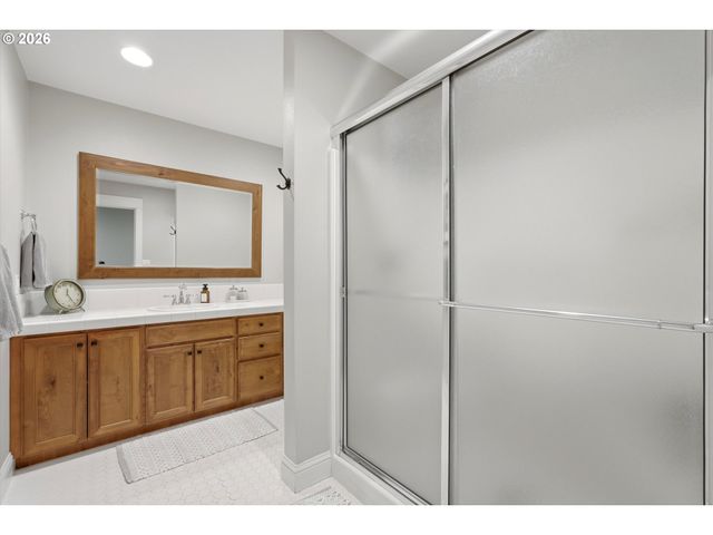11037 Se RIMROCK Dr, Happy Valley, OR 97086