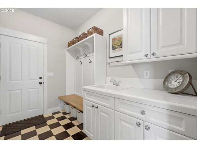11037 Se RIMROCK Dr, Happy Valley, OR 97086