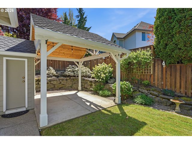 11037 Se RIMROCK Dr, Happy Valley, OR 97086