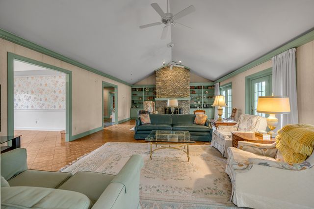 105 Old Farm Road, Richmond, KY 40475