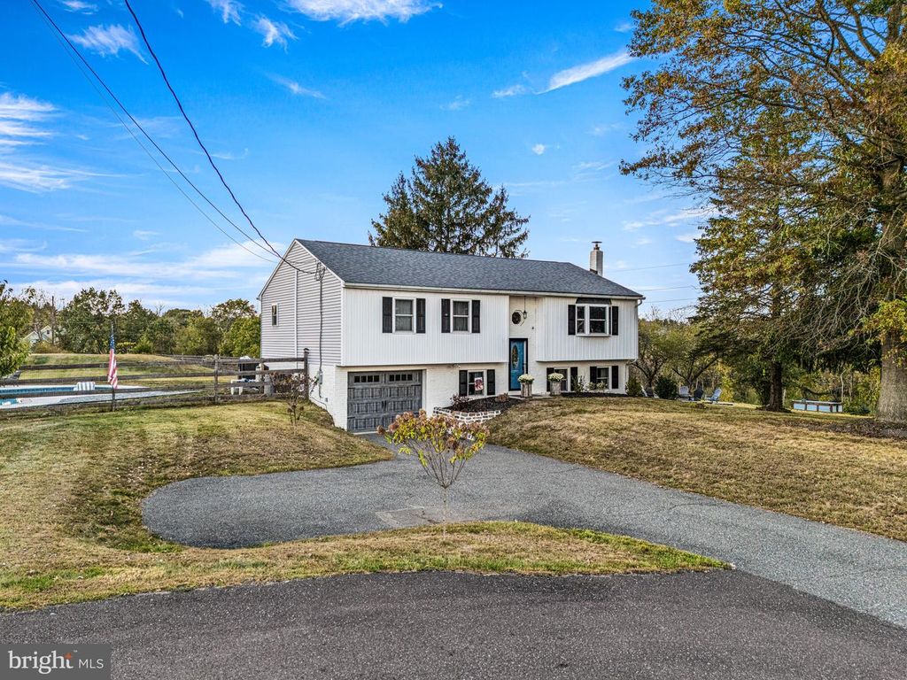 141 SPECHT RD, Pottstown, PA 19464