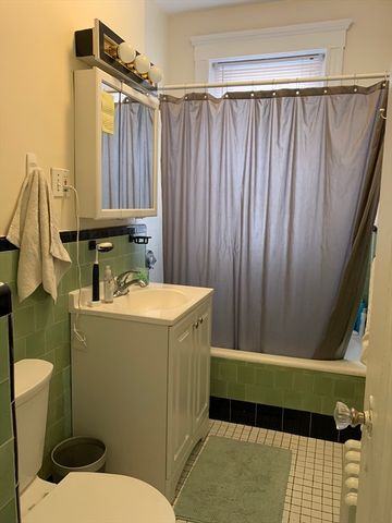 2001 Commonwealth Ave 30, Boston, MA 02135