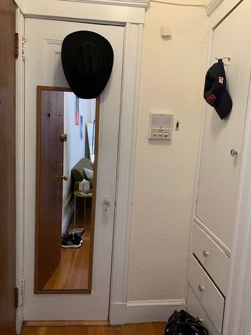 2001 Commonwealth Ave 30, Boston, MA 02135