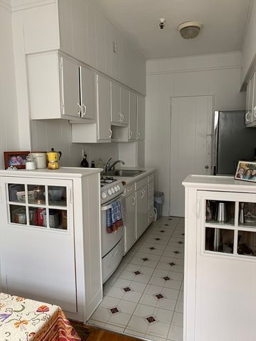 2001 Commonwealth Ave 30, Boston, MA 02135