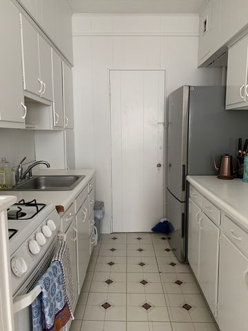 2001 Commonwealth Ave 30, Boston, MA 02135