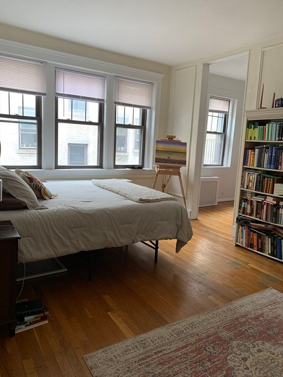 2001 Commonwealth Ave 30, Boston, MA 02135