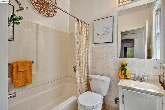 1047 Hanover, Daly City, CA 94014