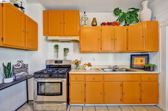 1047 Hanover, Daly City, CA 94014
