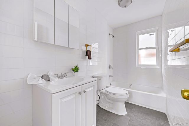 5618 Sylvan Avenue, Bronx, NY 10471