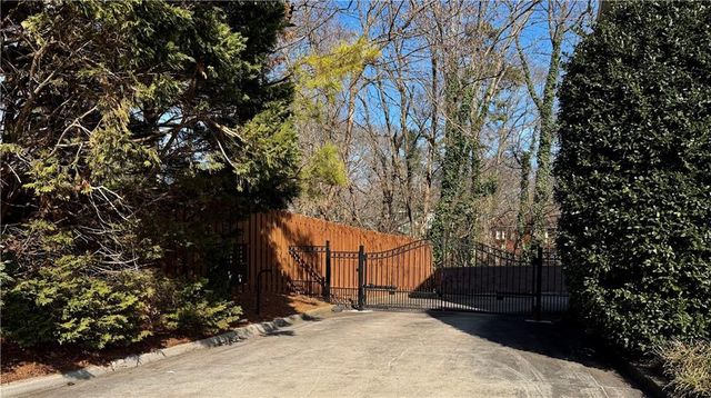 7 Chief Matthews Road 2B, Decatur, GA 30030