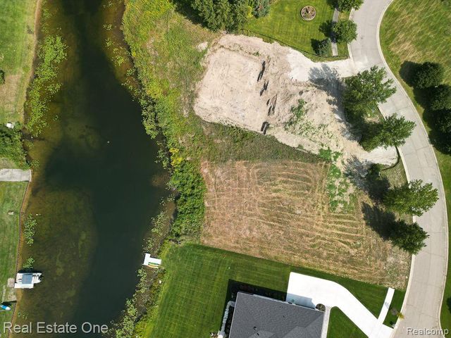 1904 SANDY SHORES Drive, Oxford Charter Township, MI 48371