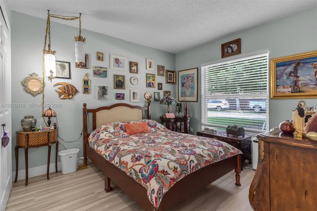 12304 NW 8th Ter, Miami, FL 33182