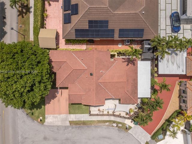 12304 NW 8th Ter, Miami, FL 33182