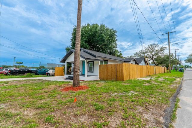 8408 N SEMINOLE AVENUE, Tampa, FL 33604