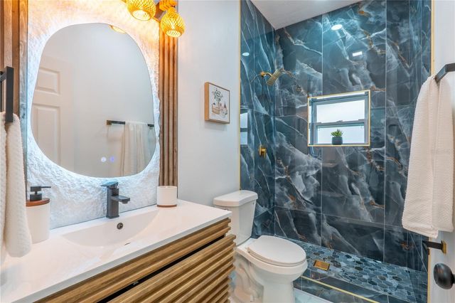 8408 N SEMINOLE AVENUE, Tampa, FL 33604