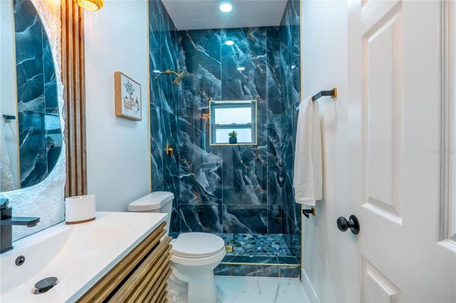 8408 N SEMINOLE AVENUE, Tampa, FL 33604