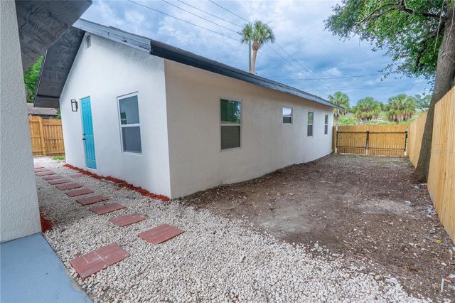 8408 N SEMINOLE AVENUE, Tampa, FL 33604