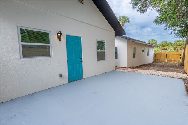 8408 N SEMINOLE AVENUE, Tampa, FL 33604