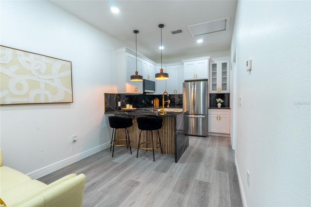 8408 N SEMINOLE AVENUE, Tampa, FL 33604