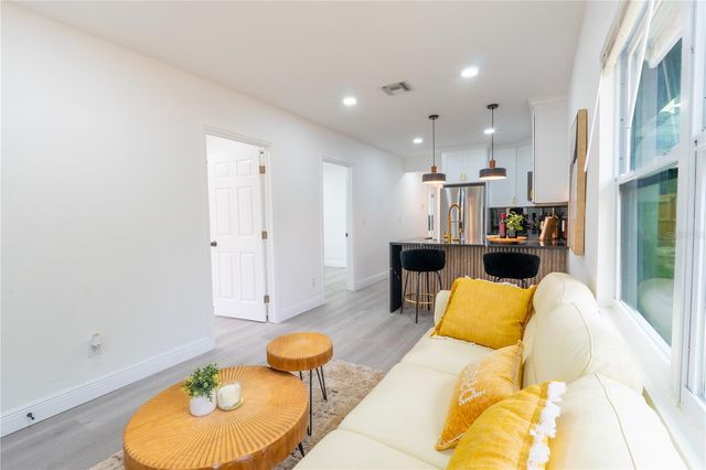 8408 N SEMINOLE AVENUE, Tampa, FL 33604