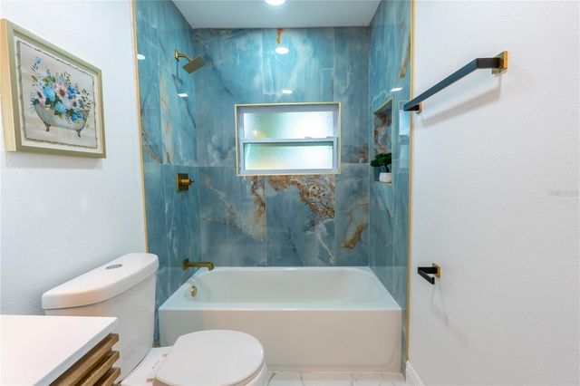 8408 N SEMINOLE AVENUE, Tampa, FL 33604