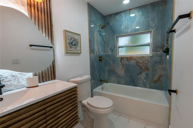 8408 N SEMINOLE AVENUE, Tampa, FL 33604