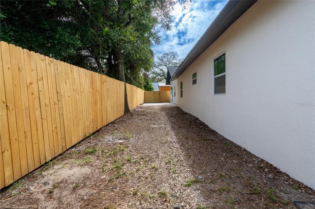 8408 N SEMINOLE AVENUE, Tampa, FL 33604