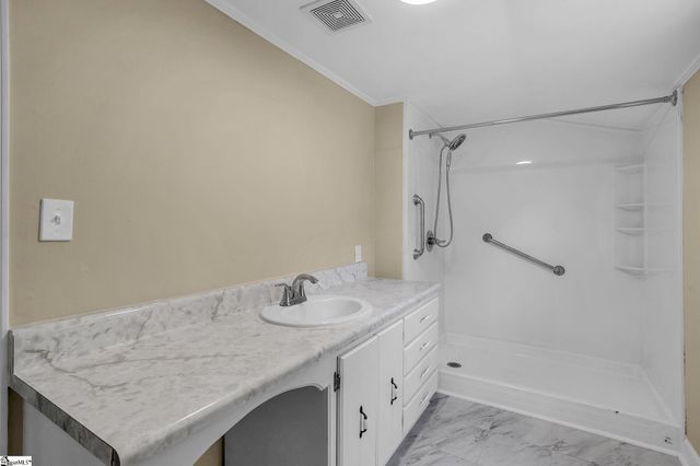 14 Piedmont Avenue, Piedmont, SC 29673
