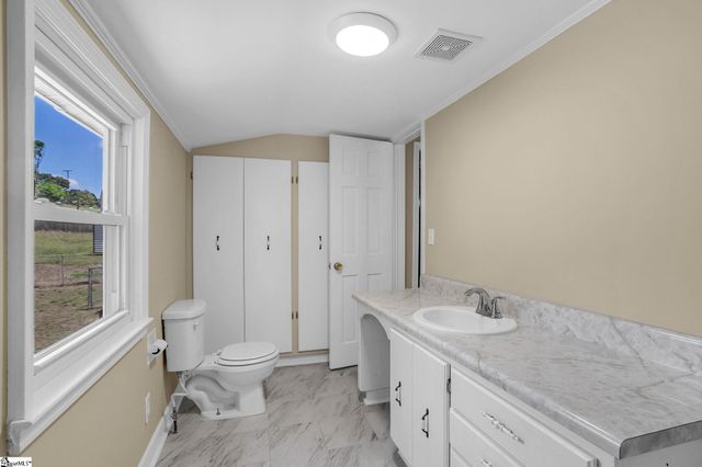 14 Piedmont Avenue, Piedmont, SC 29673