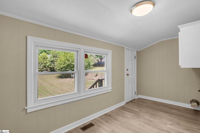 14 Piedmont Avenue, Piedmont, SC 29673