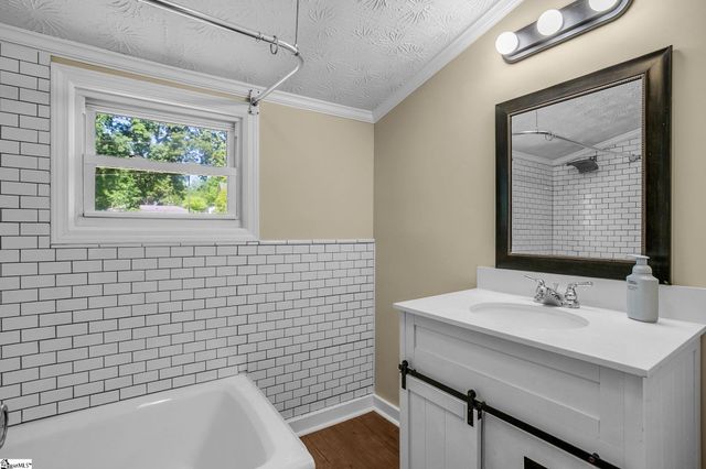 14 Piedmont Avenue, Piedmont, SC 29673