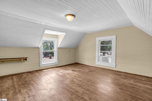 14 Piedmont Avenue, Piedmont, SC 29673