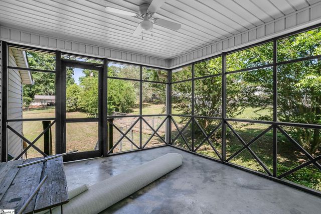 14 Piedmont Avenue, Piedmont, SC 29673
