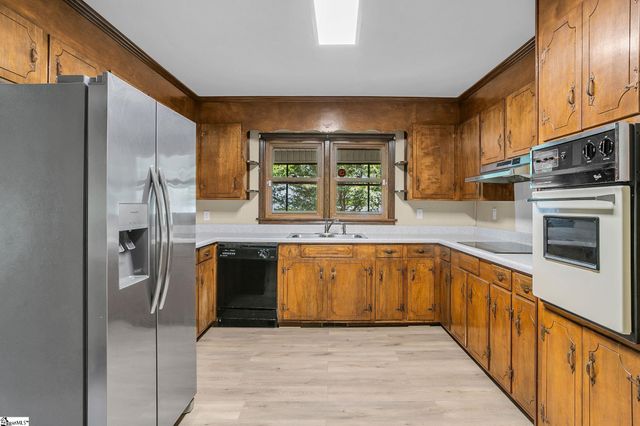 14 Piedmont Avenue, Piedmont, SC 29673