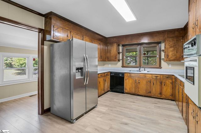 14 Piedmont Avenue, Piedmont, SC 29673