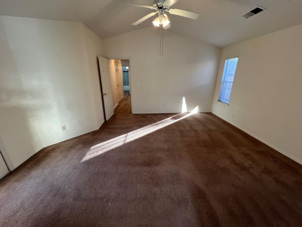 Image 15 of property listing at 1831 E Chennault Avenue, Fresno, CA 93720