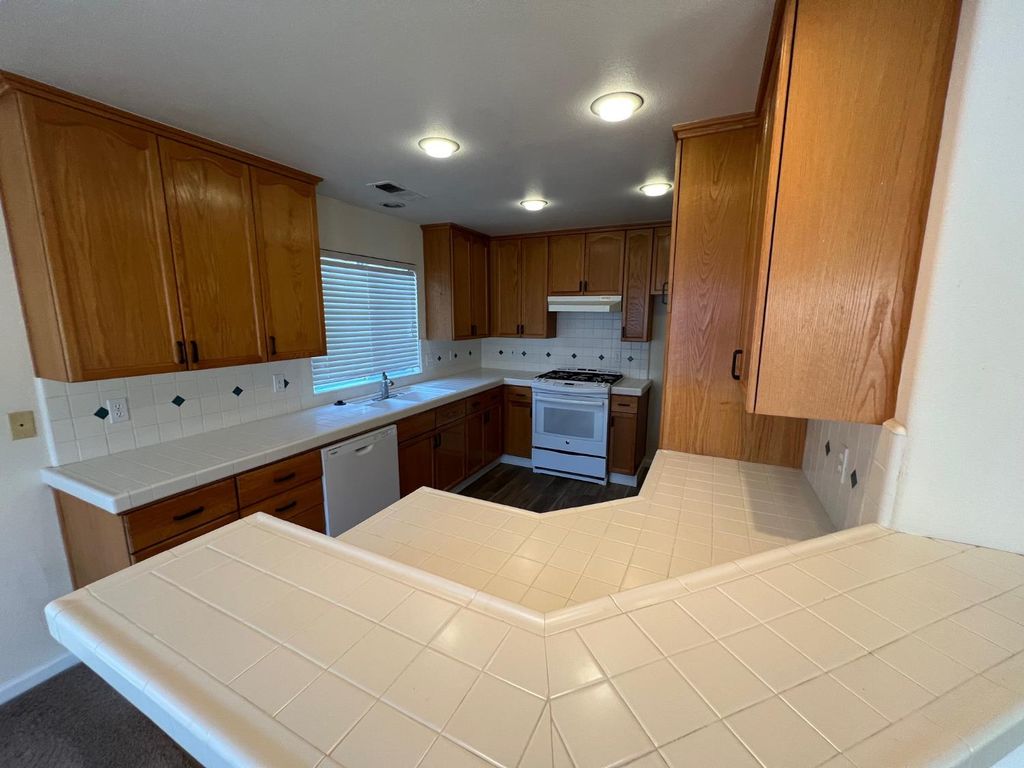 Image 6 of property listing at 1831 E Chennault Avenue, Fresno, CA 93720