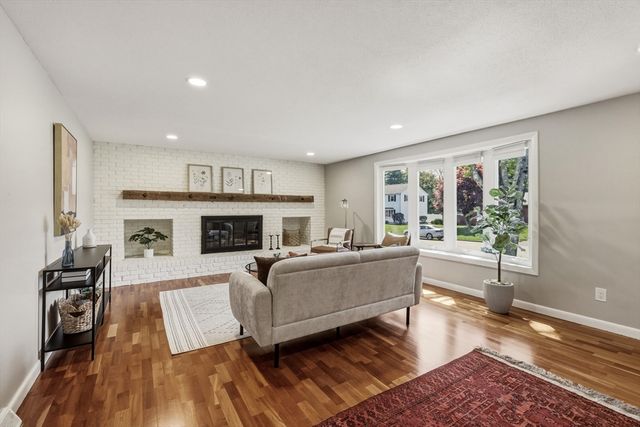 35 Chestnut Hill, South Hadley, MA 01075